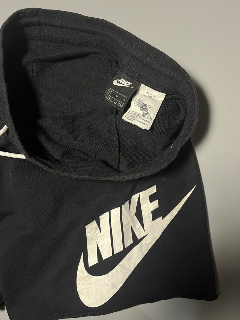 Nike Alumni (Category: Shorts) located in Cagayan de Oro. Submitted by jedandrei (Listing ID 1464998006, Image 2). Description: 32w 19L 14th 12hem excellent to new.