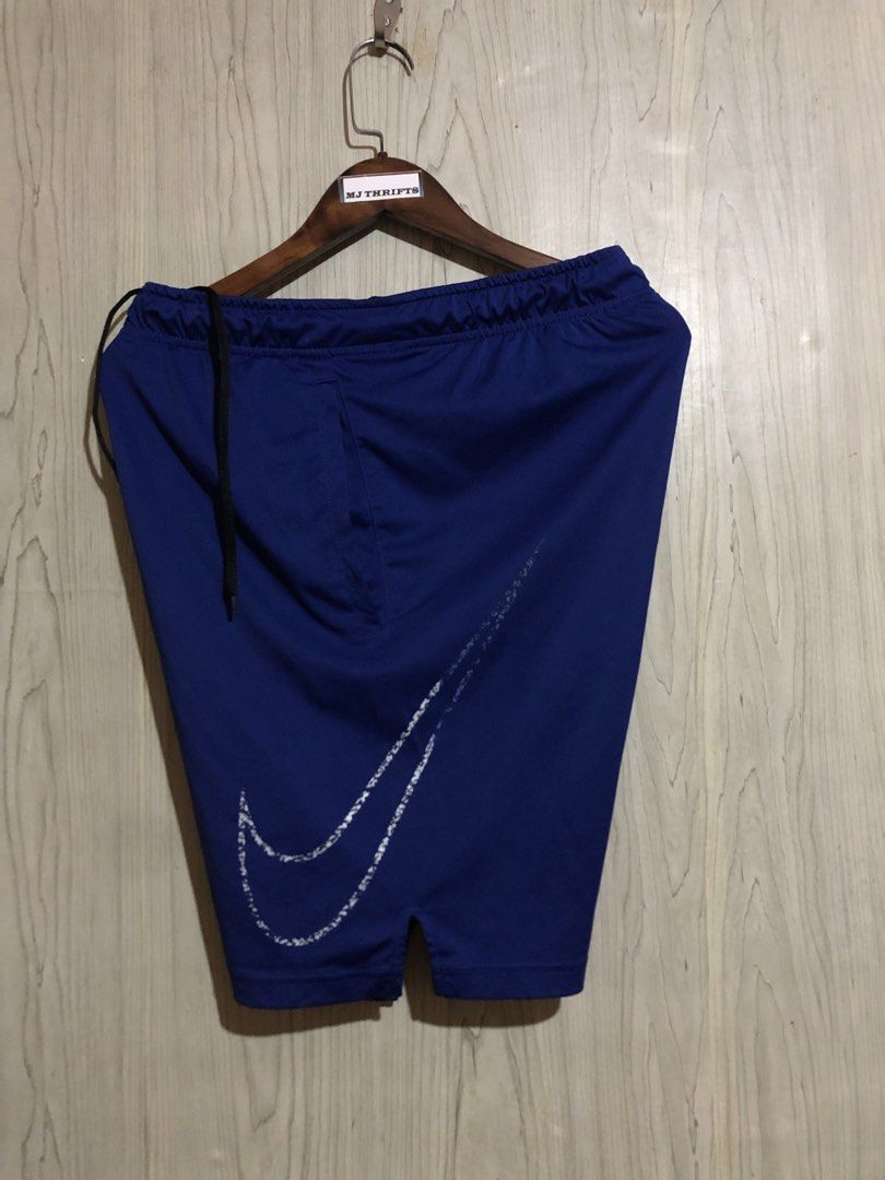 Nike big swoosh (Category: Activewear) located in Ozamiz City. Submitted by mj_thrifts (Listing ID 1465023086, Image 2). Description: Nike big swoosh (Design po yan swoosh) W:32 hanggang 38 x L:21 Excellent condition 9.5/10 700+sf.