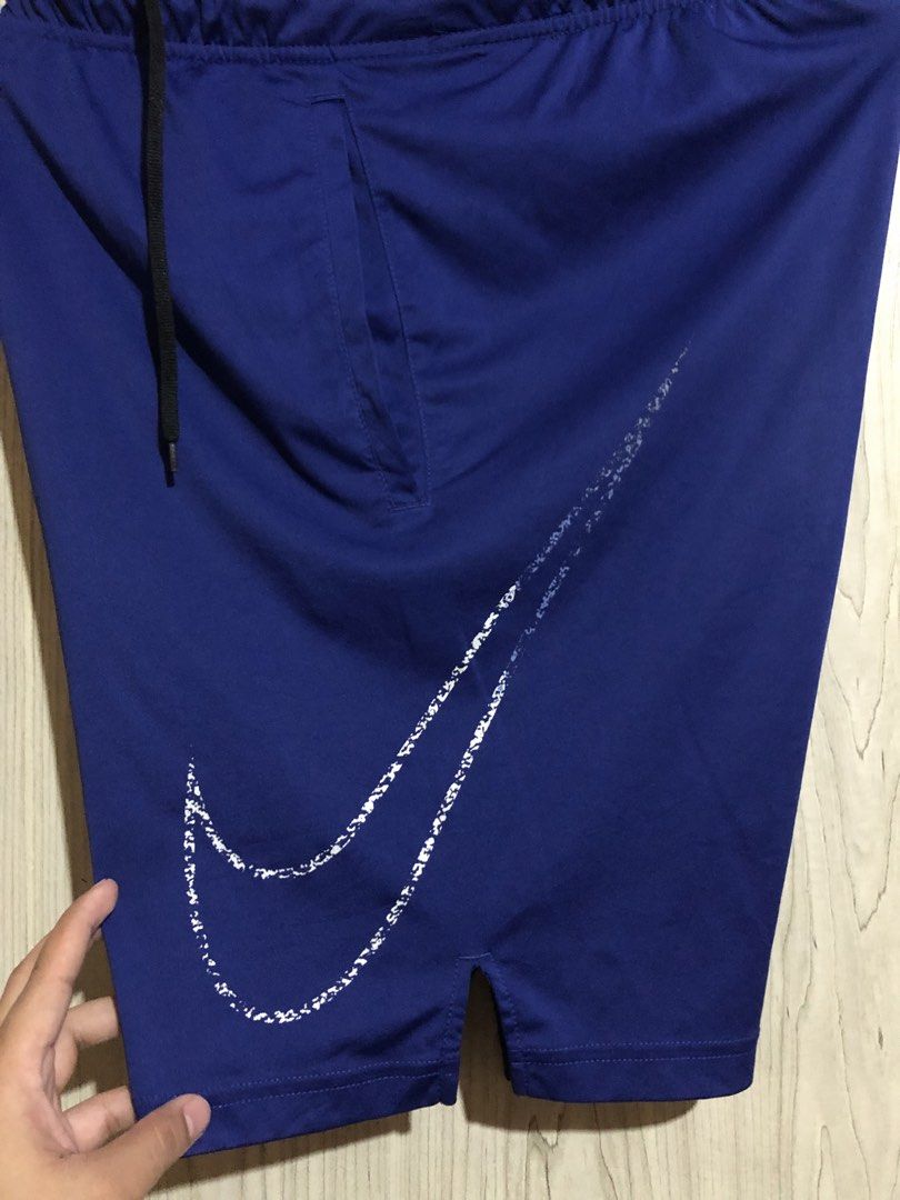 Nike big swoosh (Category: Activewear) located in Ozamiz City. Submitted by mj_thrifts (Listing ID 1465023086, Image 3). Description: Nike big swoosh (Design po yan swoosh) W:32 hanggang 38 x L:21 Excellent condition 9.5/10 700+sf.