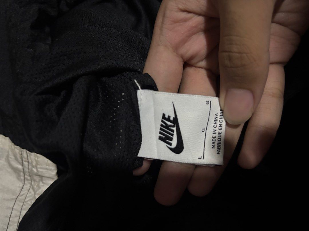 NIKE BIG SWOOSH WINDBREAKER (Category: Coats, Jackets and Outerwear) located in Nagcarlan. Submitted by thriftnikylee (Listing ID 1465079193, Image 3). Description: .