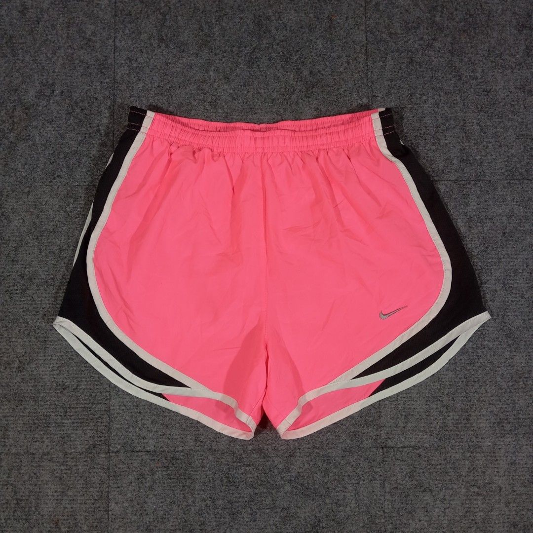Nike Dri-Fit Tempo Running Short (Category: Shorts) located in Taguig. Submitted by sito. (Listing ID 1465017006, Image 2). Description: For sale! 📣 Nike Dri-Fit Tempo Running Short Specs and measurements: • Size XS • Width 25 inches • Thigh 12 inches • Rise 11 inches • Inseam 3 inches Condition Details: • Issue: NONE • Color rate: 10/10 • Overall Condition: 10/10 Asking Price: ~₱360 Transaction Details: Location: Upper Bicutan, Taguig City, Met