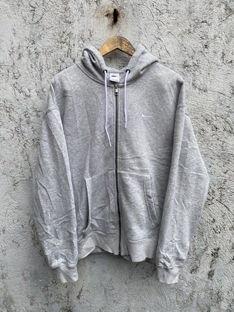 NIKE FULL ZIP HOODIE (Category: Activewear) located in Cavite. Submitted by thrift_sum_mo (Listing ID 1465056618, Image 1). Description: .