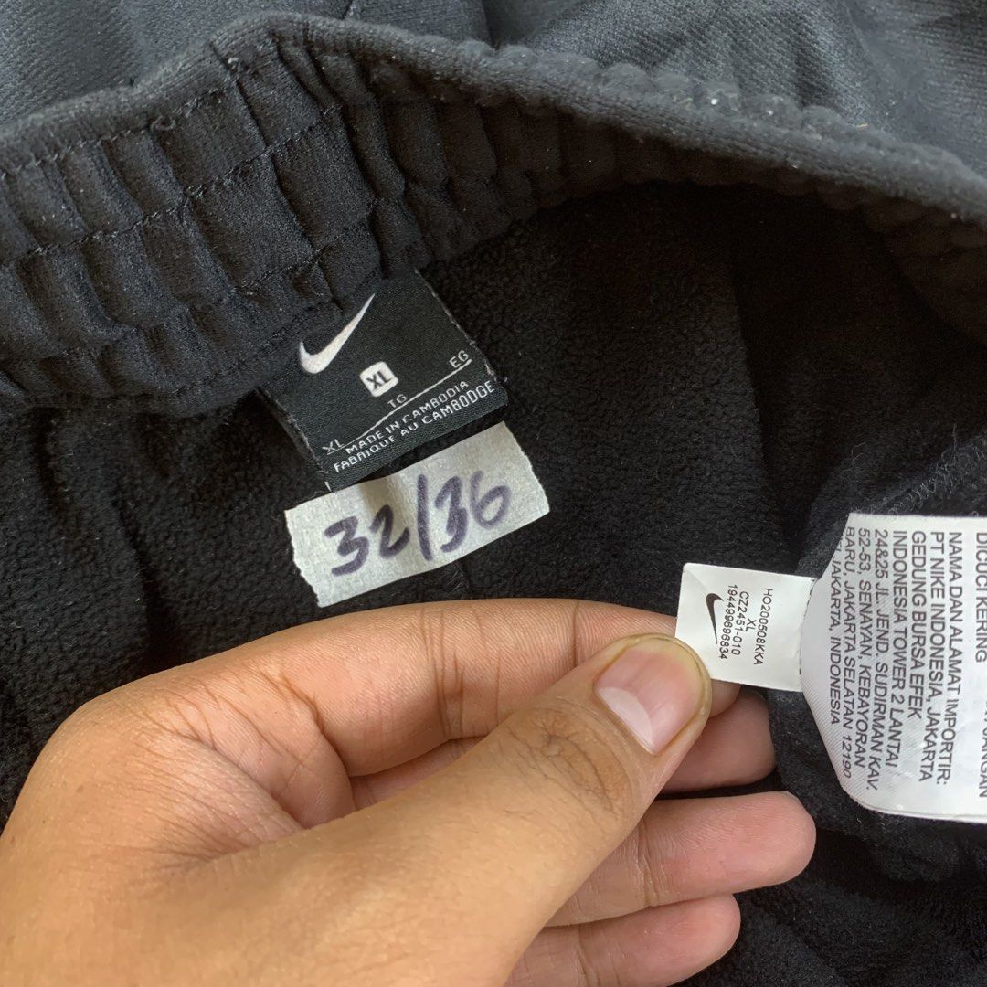 NIKE JOGGER PANTS (Category: Joggers) located in Cavite. Submitted by block4597 (Listing ID 1465155535, Image 3). Description: ‼️ MINE 350‼️ ❇️ NIKE BLACK DRIFIT PANTS 📍SIZE - XL 32/36 📍COLOR RATE - 9/10 📍CONDITION - GOOD 📍DECLARE AUTHENTIC.