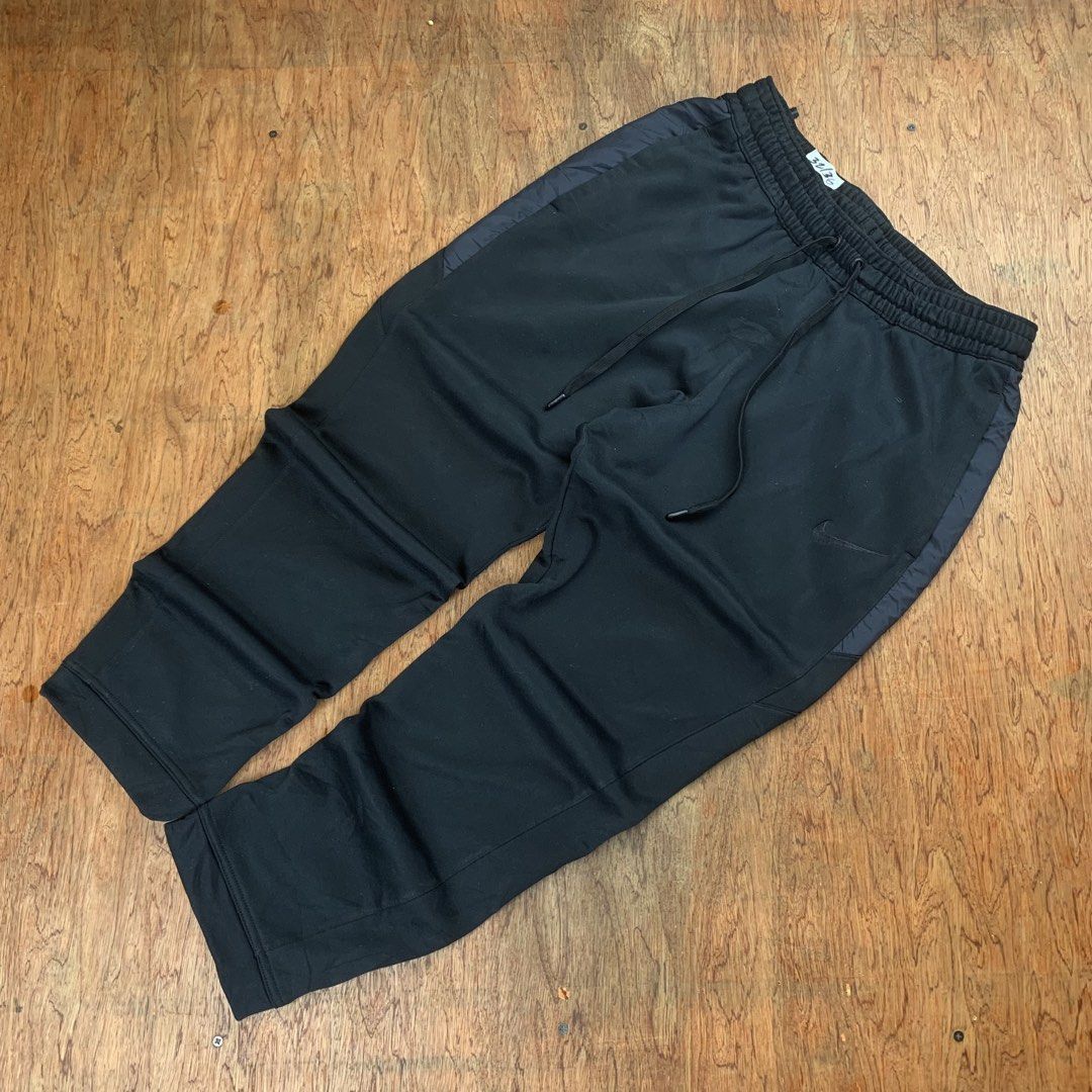 NIKE JOGGER PANTS (Category: Joggers) located in Cavite. Submitted by block4597 (Listing ID 1465155535, Image 1). Description: ‼️ MINE 350‼️ ❇️ NIKE BLACK DRIFIT PANTS 📍SIZE - XL 32/36 📍COLOR RATE - 9/10 📍CONDITION - GOOD 📍DECLARE AUTHENTIC.