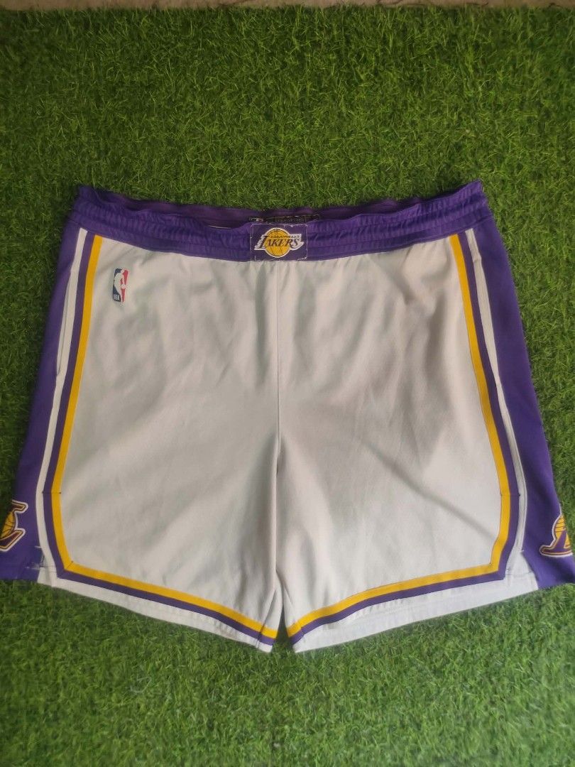 Nike lakers basketball short (Category: Activewear) located in Vinzons. Submitted by kspabico07187 (Listing ID 1465102681, Image 2). Description: Verygood condition Sobrang puti No stain Waist-40-46 L-20.5 Honest issue pinarepair q ung loose stitch s bewang and un swoosh n print wala n.. Kita s pic.