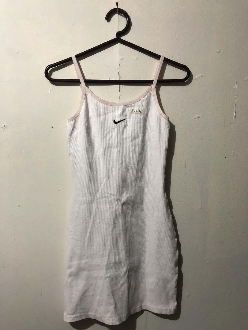 Nike Midswoosh Sexy Top (Category: Sleeveless) located in Pasig City. Submitted by geloangelo17550 (Listing ID 1465154908, Image 1). Description: Authentic Good conduct Issue check last 2 pictures.
