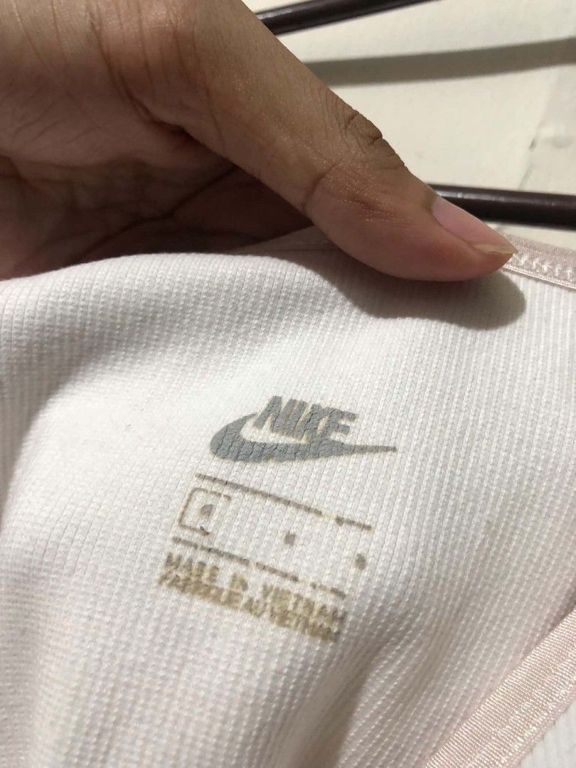 Nike Midswoosh Sexy Top (Category: Sleeveless) located in Pasig City. Submitted by geloangelo17550 (Listing ID 1465154908, Image 3). Description: Authentic Good conduct Issue check last 2 pictures.