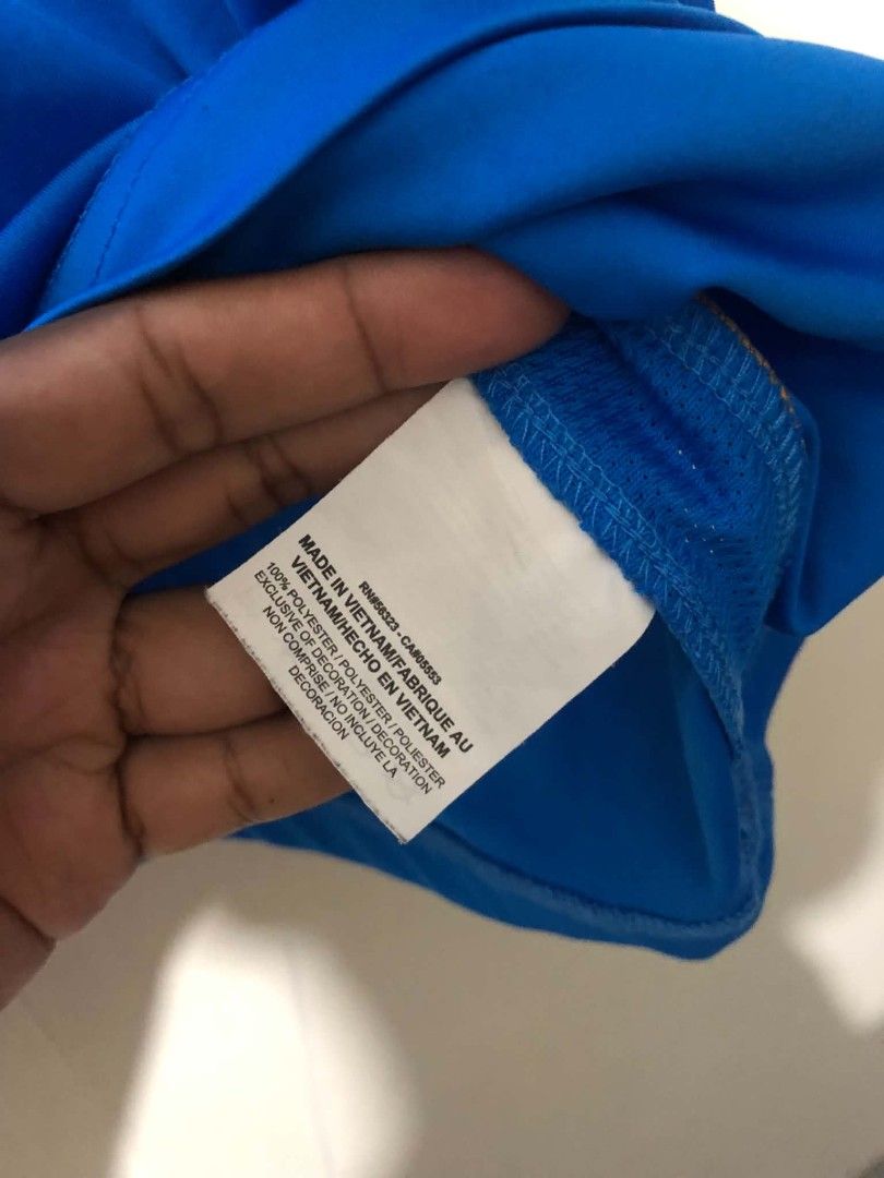 Nike Midswoosh Top (Category: Activewear) located in Pasig City. Submitted by geloangelo17550 (Listing ID 1465155333, Image 3). Description: Authentic Excellent condition issue check last picture.
