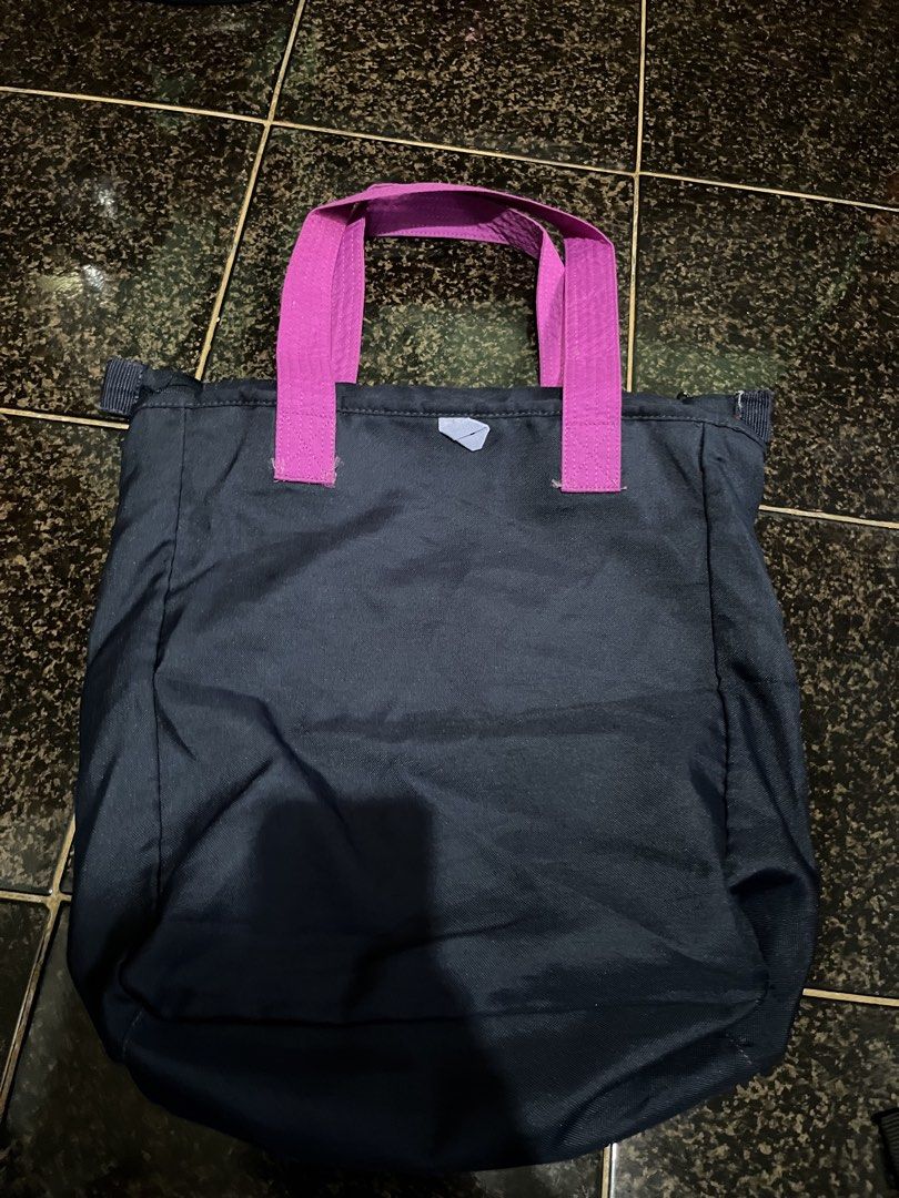 Nike Navy Tote Bag With Pink Straps (Category: Tote Bags) located in Cavite. Submitted by pipziness1025 (Listing ID 1464977439, Image 2). Description: Original Nike tote bag Used but not abused .