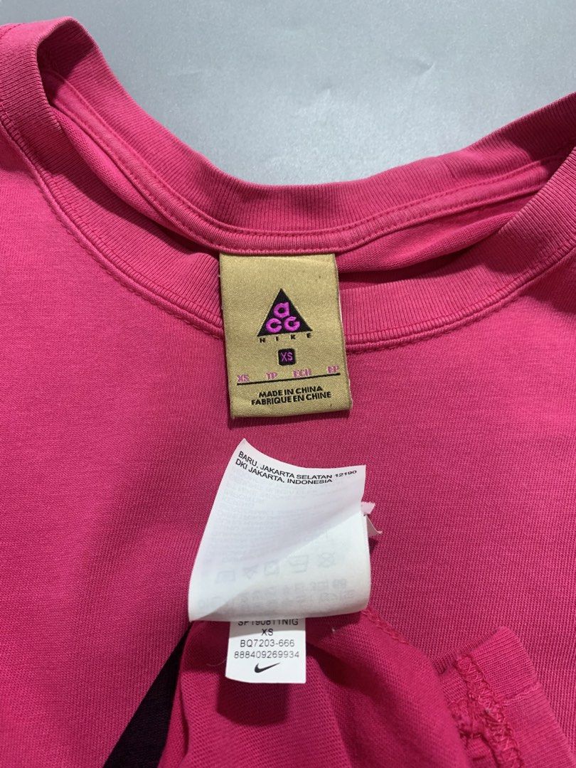 Nike NRG ACG Longsleeve (Category: Activewear) located in Mabalacat. Submitted by thrift_trap (Listing ID 1465139862, Image 3). Description: Dimes: W19.5 x L28 (Size: XS on tag) Condition: Good Issue (s): Removable stain, minimal fading Color rate: 9/10 Complete tags🏷️ Color may vary due lighting‼️.