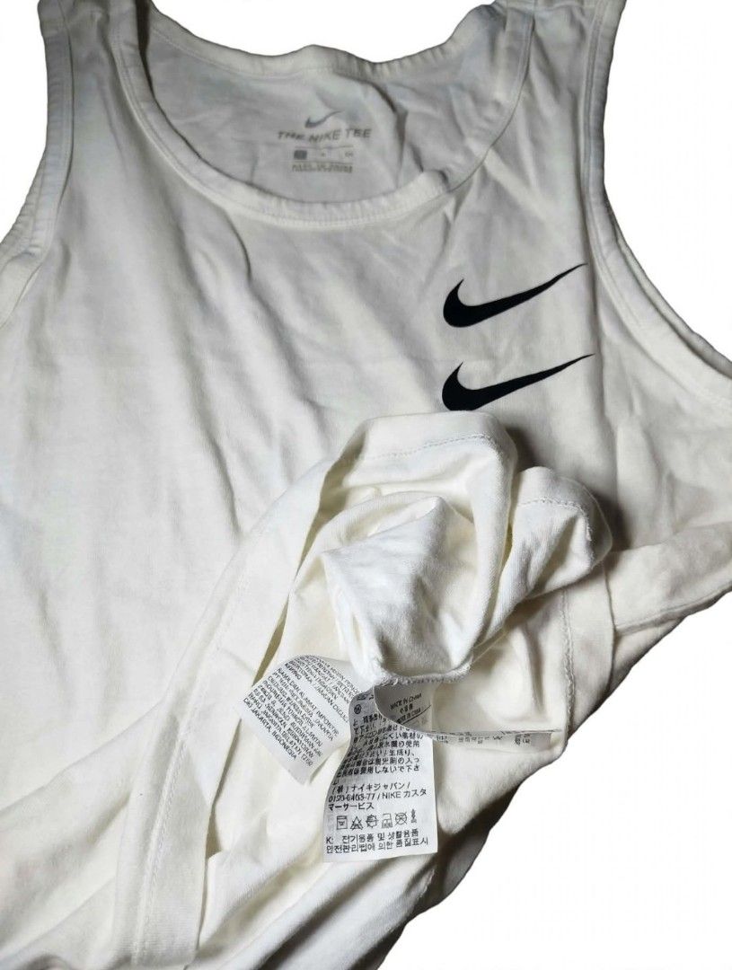 Nike sando 🤍 (Category: Tshirts & Polo Shirts ) located in Cadiz. Submitted by lyle_ejes0120 (Listing ID 1464977123, Image 3). Description: Nike sando 🤍 Dimes Length 25 Width 19 excellent condition color rate 9.5/10 no issues color may due to light.