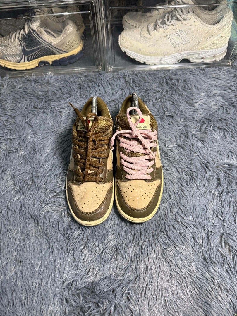NIKE SB DUNK LOW STUSSY "CHERRY" (Category: Sneakers) located in Candelaria. Submitted by worn_gallerie (Listing ID 1465161119, Image 2). Description: NIKE SB DUNK STUSSY SIZE 7 US WOMENS GOOD CONDITIONG ₱1,499 ONLY.