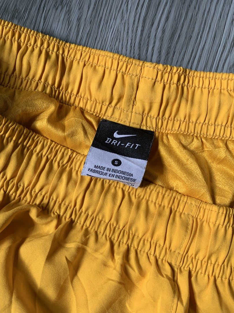Nike Shorts “Unisex” (Category: Activewear) located in Los Banos. Submitted by ashleyavinson03. (Listing ID 1465146490, Image 3). Description: Small on tag Size 27-31 medida.