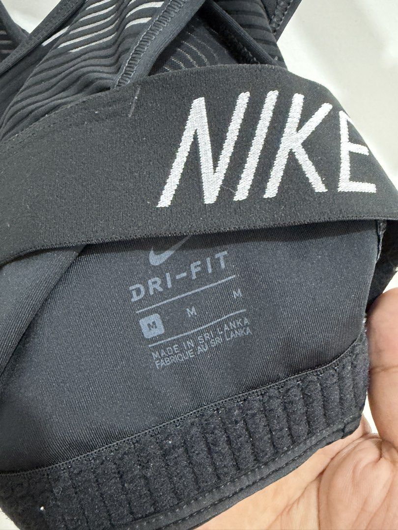 Nike sport bra (Category: Activewear) located in Bayambang. Submitted by frugal_vouge (Listing ID 1464971983, Image 3). Description: Small to medium fitting.