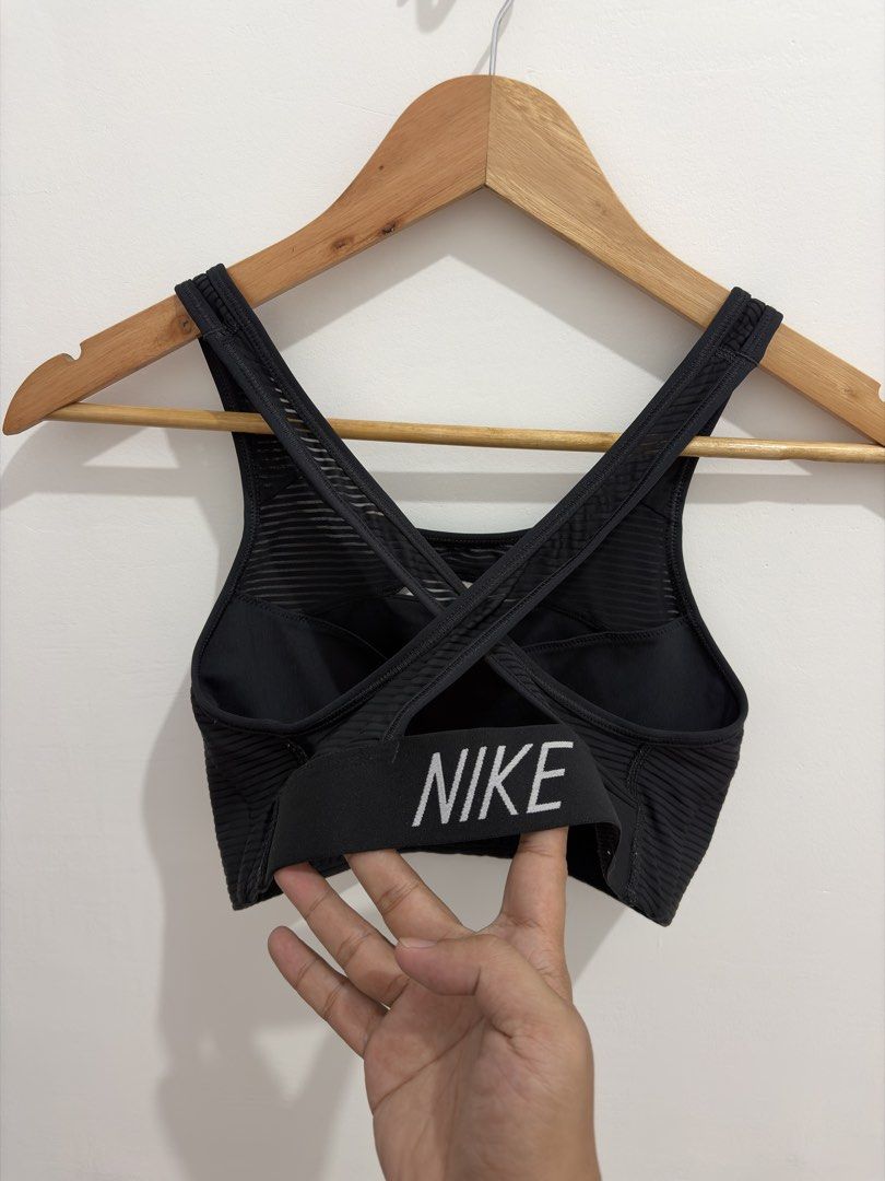 Nike sport bra (Category: Activewear) located in Bayambang. Submitted by frugal_vouge (Listing ID 1464971983, Image 2). Description: Small to medium fitting.