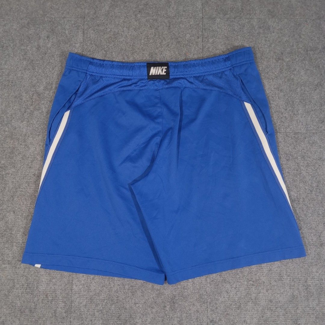 Nike Sportswear Short (Category: Shorts) located in Taguig. Submitted by sito. (Listing ID 1465018285, Image 3). Description: For sale! 📣 Nike Sportswear Short Specs and measurements: • Size Medium • Length 21 inches • Width 38 inches Condition Details: • Issue: 1 Pinhole • Color rate: 10/10 • Overall Condition: 9/10 Asking Price: ~₱430 Transaction Details: Location: Upper Bicutan, Taguig City, Metro Manila, 1633 Payment: Gcash / Maya / Bank Tra