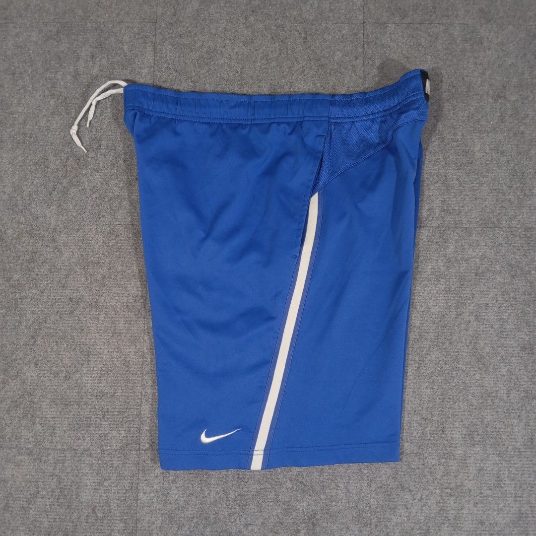 Nike Sportswear Short (Category: Shorts) located in Taguig. Submitted by sito. (Listing ID 1465018285, Image 1). Description: For sale! 📣 Nike Sportswear Short Specs and measurements: • Size Medium • Length 21 inches • Width 38 inches Condition Details: • Issue: 1 Pinhole • Color rate: 10/10 • Overall Condition: 9/10 Asking Price: ~₱430 Transaction Details: Location: Upper Bicutan, Taguig City, Metro Manila, 1633 Payment: Gcash / Maya / Bank Tra