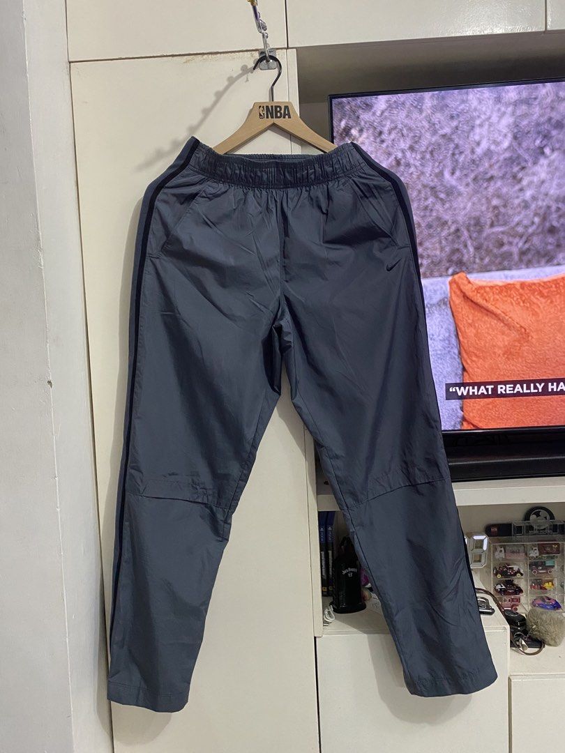 Nike tear away woven pants (Category: Joggers) located in Santa Maria. Submitted by jordangail (Listing ID 1464991920, Image 1). Description: Nike tear away woven pants Small on tag Tear away velcro 28-32x42 Embroid logo Embroid nike sa back Excellent Mine nyo na Gcash Jnt God bless.