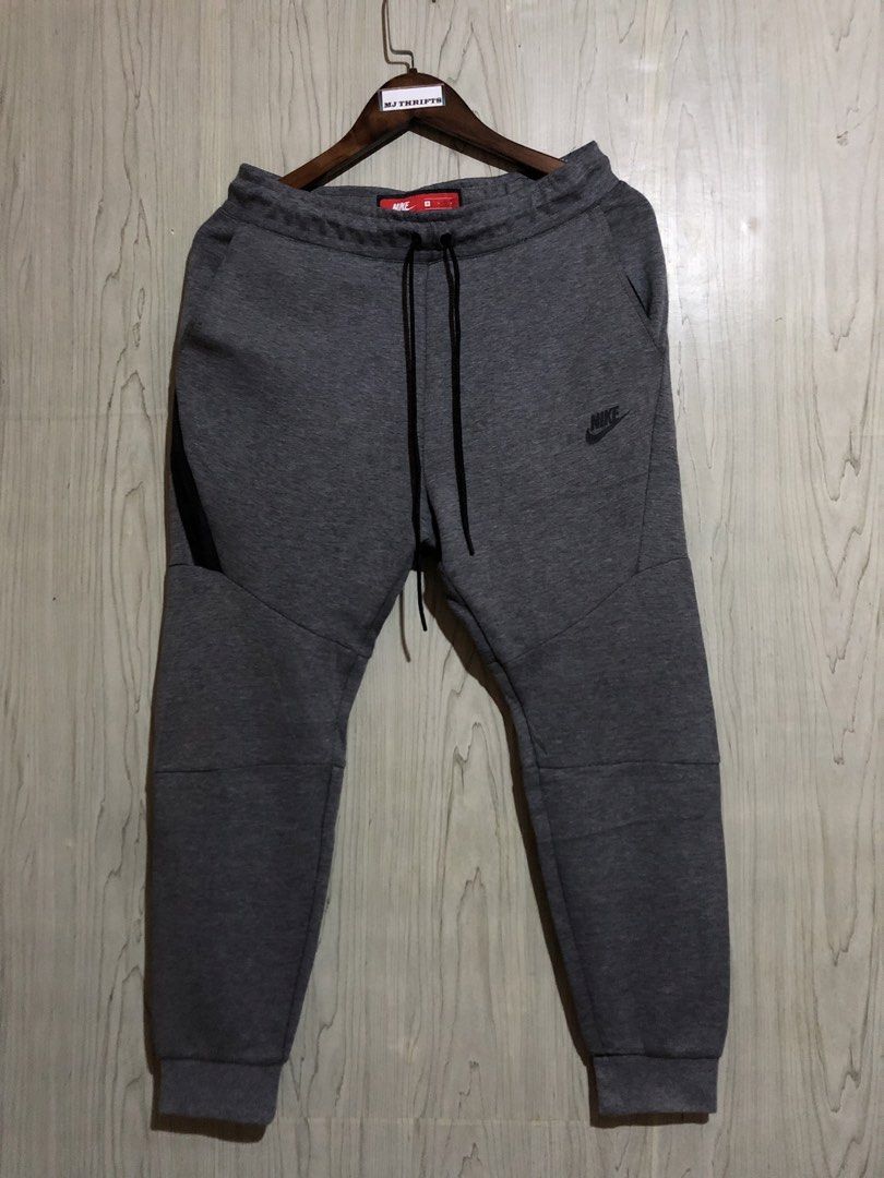 Nike techfleece jogger (Category: Joggers) located in Ozamiz City. Submitted by mj_thrifts (Listing ID 1465024561, Image 2). Description: Nike dark grey techfleece W:30 hanggang 33 x L:38 Excellent condition 9.5/10 680+sf.