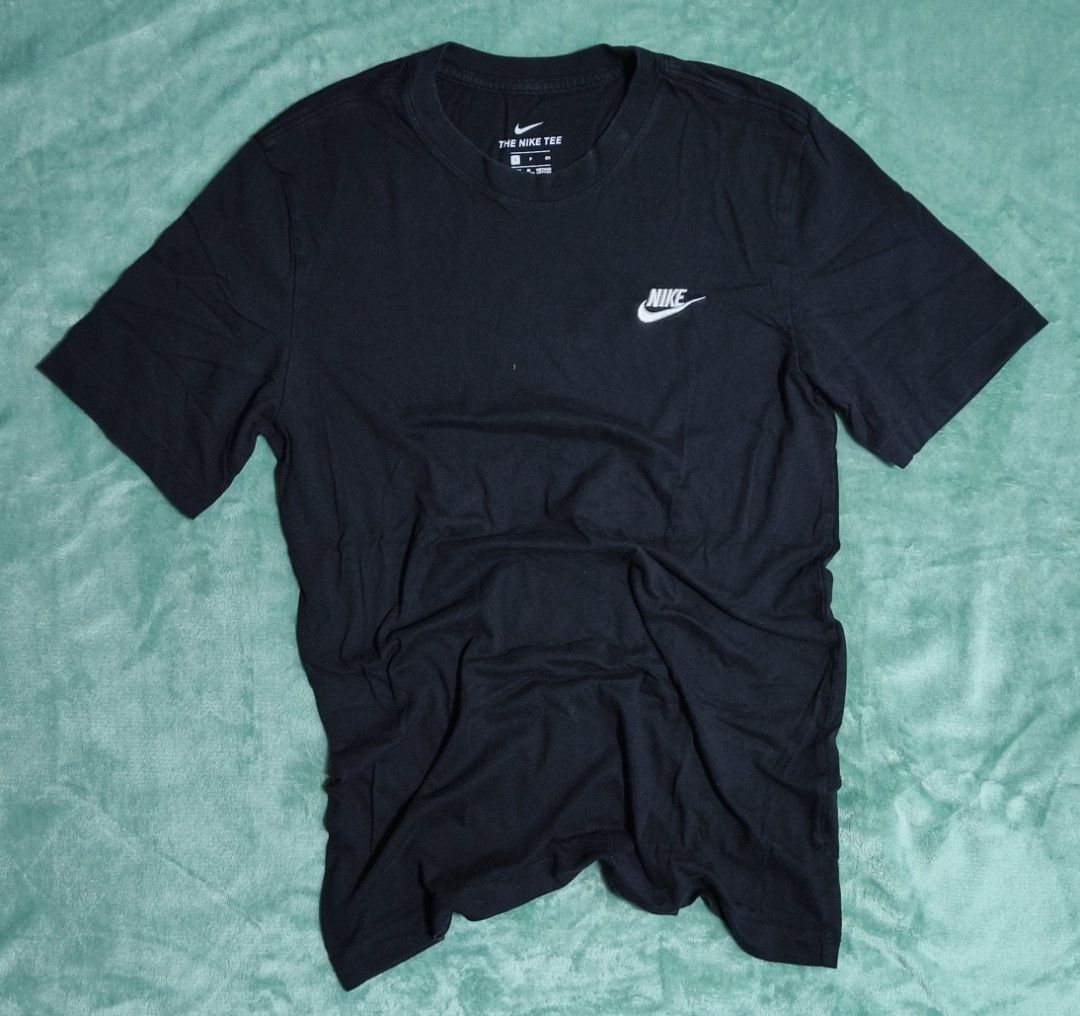Nike tshirt (Category: Tshirts & Polo Shirts ) located in Cebu City. Submitted by hvthrift (Listing ID 1465110553, Image 1). Description: Size S on tag can fit to L Dimes - W19 x L28 Good condition MOP: Gcash or Maribank.