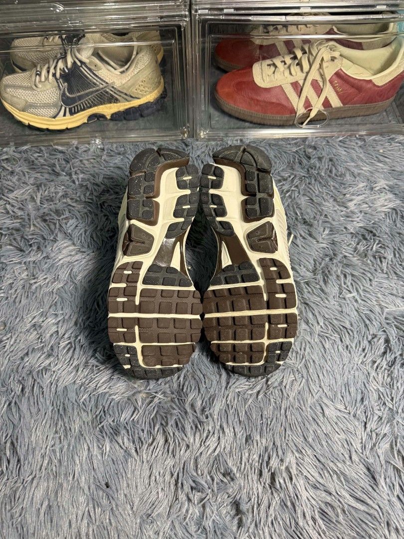 NIKE VOMERO 5 "PHANTOM" (Category: Sneakers) located in Candelaria. Submitted by worn_gallerie (Listing ID 1465160513, Image 3). Description: NIKE VOMERO 5 SIZE 7.5 US WOMENS EXCELLENT CONDITION ₱3,299 ONLY.