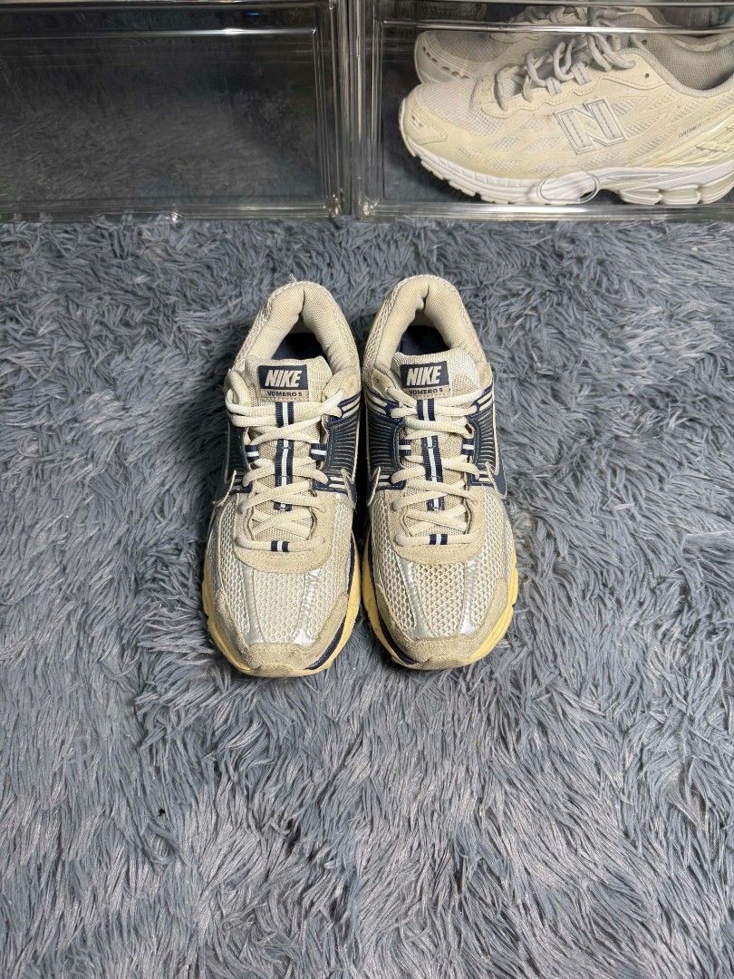 NIKE VOMERO 5 "THUNDER BLUE/CREAM" (Category: Sneakers) located in Candelaria. Submitted by worn_gallerie (Listing ID 1465160831, Image 2). Description: NIKE VOMERO 5 SIZE 6 US WOMENS GOOD CONDITION ₱2,899 ONLY.