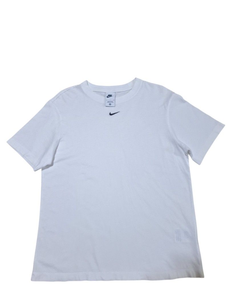 Nike White T-Shirt Small (Category: Shirts) located in General Santos City (Dadiangas). Submitted by Abu_israfeel_arisha_shareen (Listing ID 1464998706, Image 1). Description: - Brand: Nike - Color: White - Size: S - Design: Centered small embroidered swoosh logo below the neckline - Fit: Standard crew neck - Condition: Clean, minimal signs of wear - Origin: Made in China - Style: Great everyday basic, easy to pair with jeans or shorts.