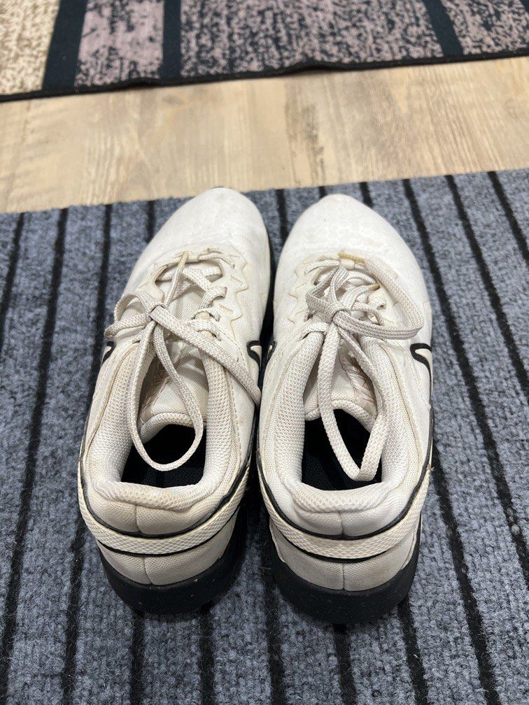 NIKE WOMENS WHITE SHOES (Category: Sneakers) located in Manila. Submitted by cjtin27 (Listing ID 1465076041, Image 3). Description: Size 7 White Original No box, no issues, need lang linisan Rfs: declutter.