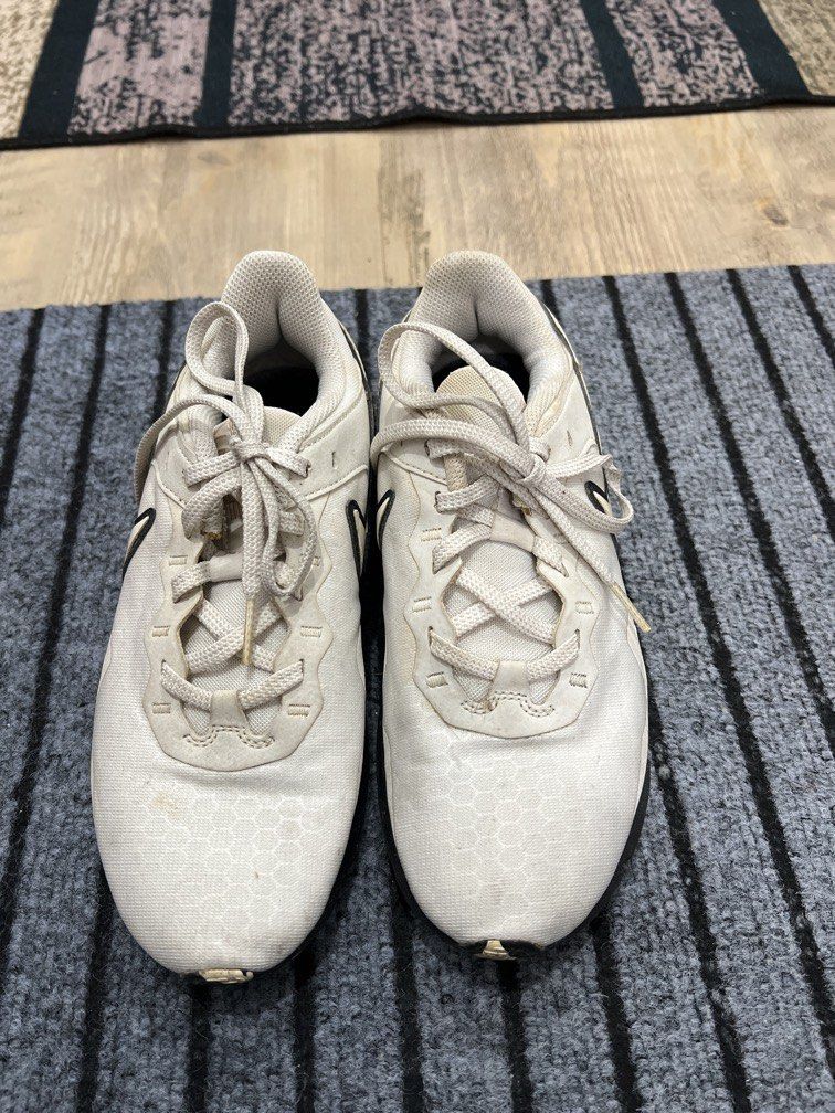 NIKE WOMENS WHITE SHOES (Category: Sneakers) located in Manila. Submitted by cjtin27 (Listing ID 1465076041, Image 1). Description: Size 7 White Original No box, no issues, need lang linisan Rfs: declutter.