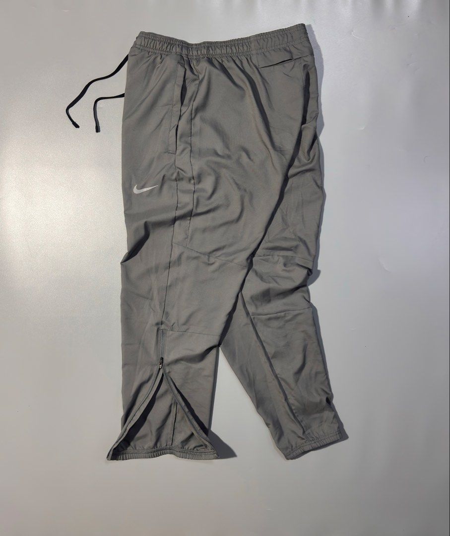 Nike woven jogger (Category: Joggers) located in Alicia. Submitted by rigzoneph (Listing ID 1465075736, Image 2). Description: ‼️WANT TO SELL‼️ 🏷️ Nike Dri-fit Jogger ✨ Authentic / Original ✨ Excellent Condition ✨ No major issue✅ ✨ Color Rate: 9.5/10 or better ✨ Color vary due to lighting 📏 Size • Waist: 30 - 34 Stretched • Length: 37 - Pang Training outfit🔥 💰780 + Shipping Fee 📍 Mindanao 📩 Dm to purchase • First to Pay, First to Ship.