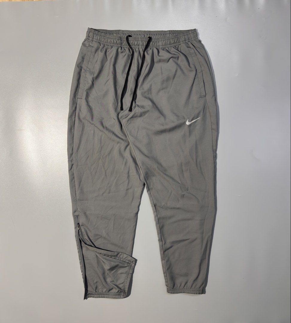 Nike woven jogger (Category: Joggers) located in Alicia. Submitted by rigzoneph (Listing ID 1465075736, Image 3). Description: ‼️WANT TO SELL‼️ 🏷️ Nike Dri-fit Jogger ✨ Authentic / Original ✨ Excellent Condition ✨ No major issue✅ ✨ Color Rate: 9.5/10 or better ✨ Color vary due to lighting 📏 Size • Waist: 30 - 34 Stretched • Length: 37 - Pang Training outfit🔥 💰780 + Shipping Fee 📍 Mindanao 📩 Dm to purchase • First to Pay, First to Ship.