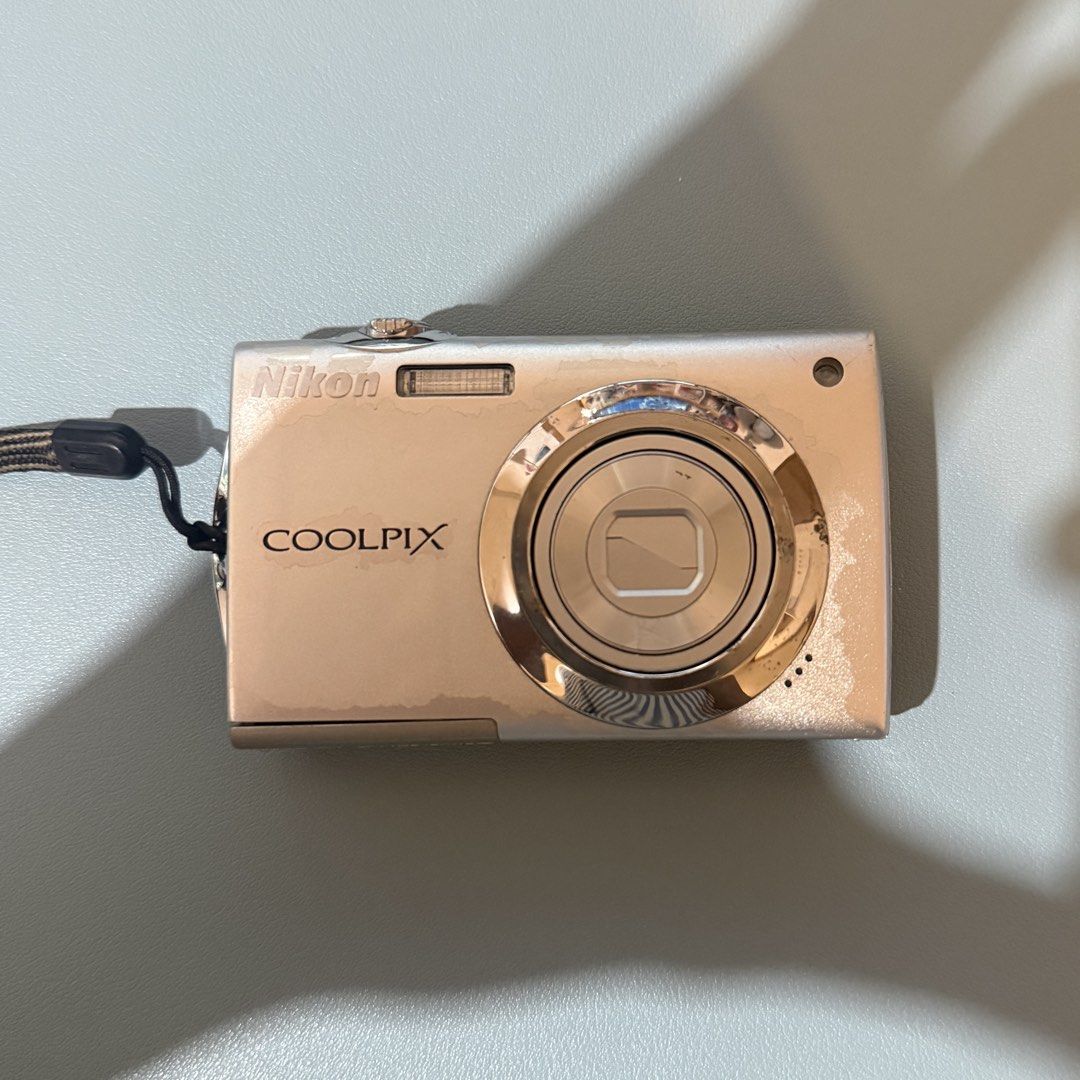 Nikon Coolpix S4000 Digital Camera (Category: Cameras) located in Paranaque City. Submitted by veniceayado (Listing ID 1465075833, Image 2). Description: NIKON COOLPIX S4000 12 MP 4x Optical Zoom Touch screen 2500 + SF 🪷 Inclusions: - Unit - Battery - Memory Card - Universal Charger - Strap 🪷 Issues: - slighty hard touch but very manageable! - no port cover - signs of usage - may be hard to focus on subject sometimes. output becomes slightly bl