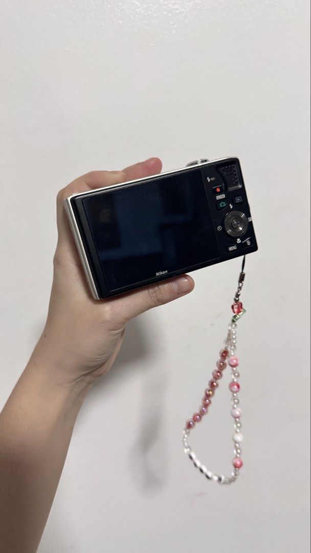 Nikon Coolpix S8000 (Category: Cameras) located in Bustos. Submitted by qtpotati (Listing ID 1465056621, Image 3). Description: 📸 Nikon Coolpix S8000 Digicam (Bini Maloi Cam / Pop-up Flash) ₱8,000 | FIXED PRICE / LAST PRICE 📍 AS-IS / FOR REPAIR 🌟 Key Features: • 14.2 Megapixels CCD sensor for that aesthetic, vintage digicam look • 10x Optical Zoom (NIKKOR lens) • Iconic Pop-up Flash for nostalgic low-light & night shots • HD 720p Video Recordi