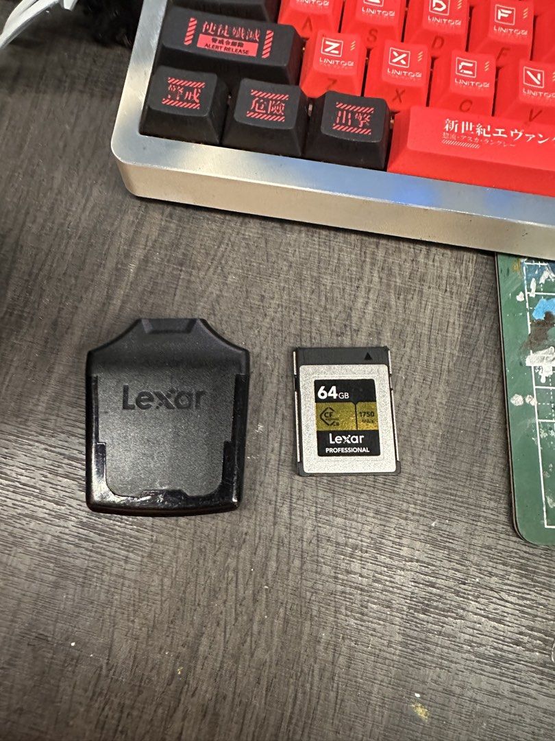 Nikon Z6ii 連 cfexpress type b 加 card reader 有盒 （分類：相機）位於 Hong Kong。 由 xxx864 提交（商品編號 1465113851，圖片 3）。簡介： 連正廠電一粒 +3粒副廠電。