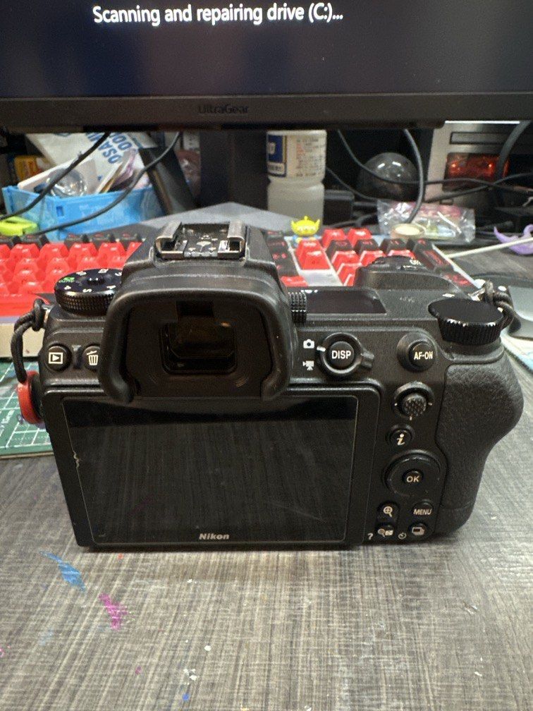 Nikon Z6ii 連 cfexpress type b 加 card reader 有盒 （分類：相機）位於 Hong Kong。 由 xxx864 提交（商品編號 1465113851，圖片 2）。簡介： 連正廠電一粒 +3粒副廠電。