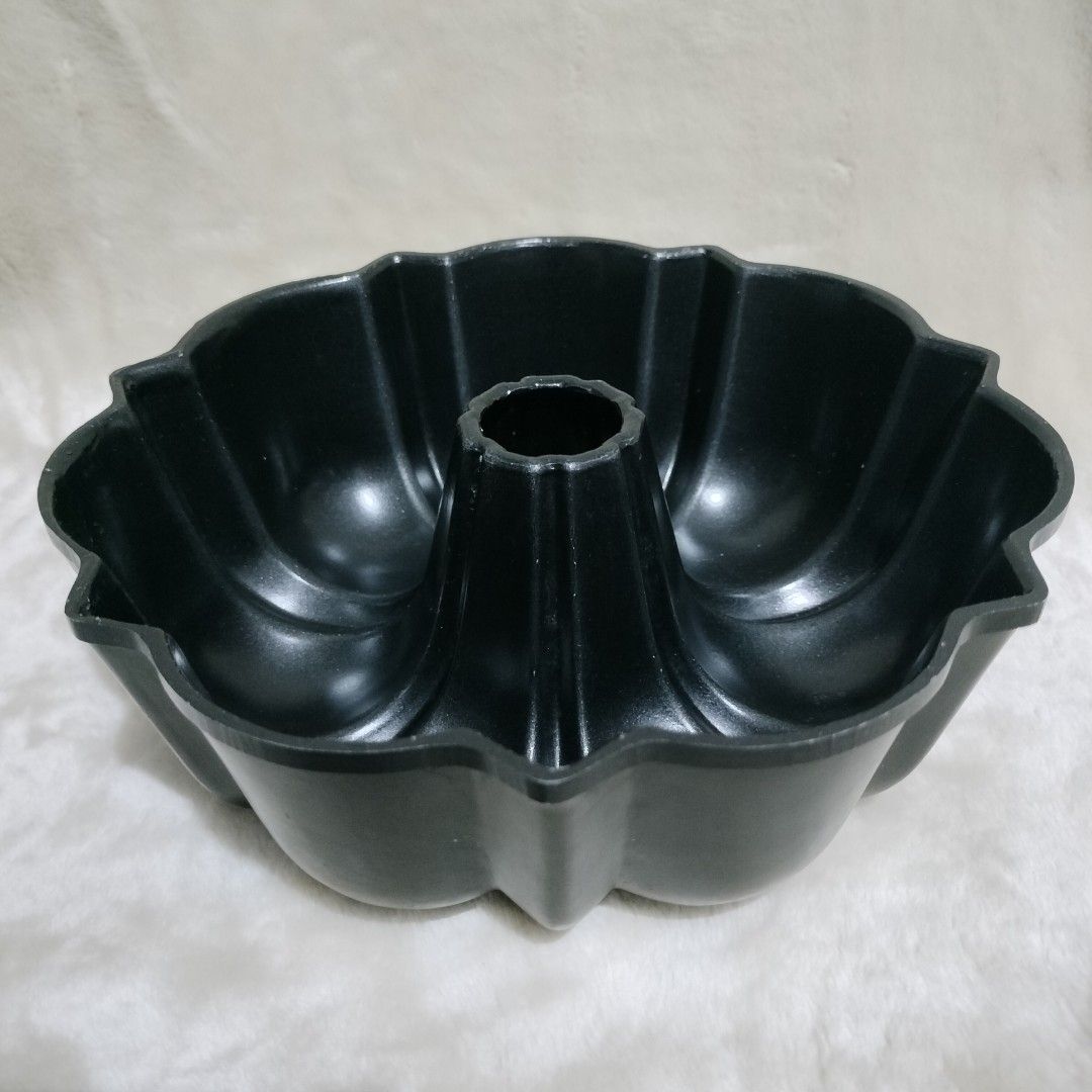 Nordic Ware 6-Cup 8" Bundt Pan (Category: Bakeware) located in Imus. Submitted by viaysthriftshop (Listing ID 1465070822, Image 1). Description: ▪️Excellent Used Condition ▪️diameter: 8 inches ▪️width: 3 inches ▪️thick & heavy ▪️weight: 548 grams (more than half kilo) ▪️ Brand: Nordic Ware (Made in Minneapolis, USA) ▪️Color/Finish: Black non-stick.