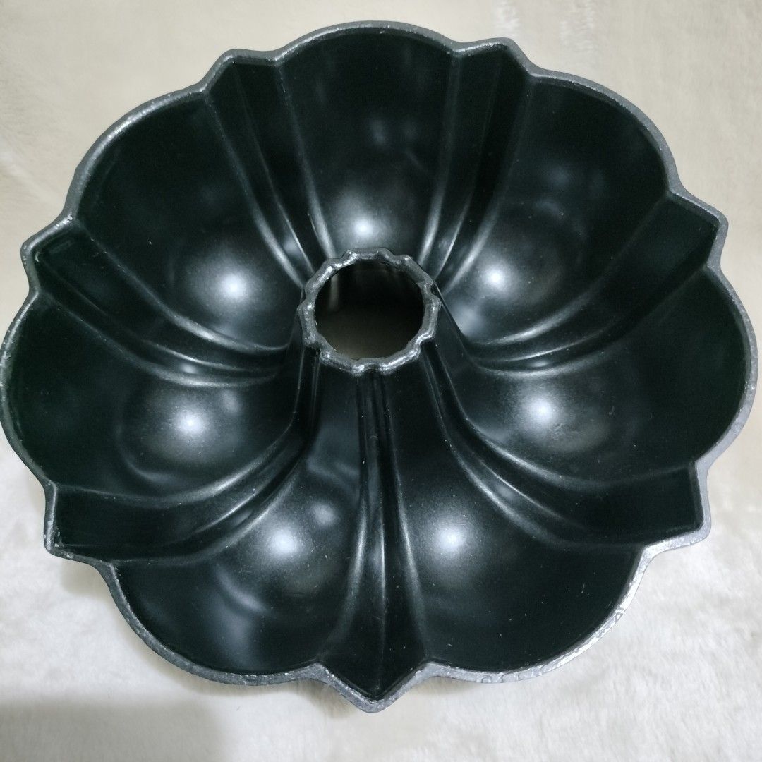 Nordic Ware 6-Cup 8" Bundt Pan (Category: Bakeware) located in Imus. Submitted by viaysthriftshop (Listing ID 1465070822, Image 2). Description: ▪️Excellent Used Condition ▪️diameter: 8 inches ▪️width: 3 inches ▪️thick & heavy ▪️weight: 548 grams (more than half kilo) ▪️ Brand: Nordic Ware (Made in Minneapolis, USA) ▪️Color/Finish: Black non-stick.