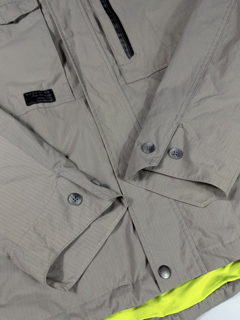Oakley Emblem Patch Outdoor Hood Jacket Gray (Category: Coats, Jackets and Outerwear) located in Manila. Submitted by whowearsstreetwear (Listing ID 1465132501, Image 3). Description: Oakley Emblem Patch Utility Cargo Outdoor Hood Jacket Gray - Size: Small on tag best fit Large (measurements in inches) W - 23 L - 29-30 Condition: Excellent Flaw/s: none + shipping fee Location: Manila (Near UST).