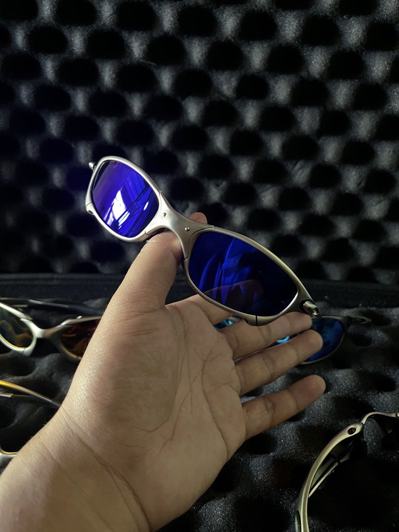 OAKLEY JULIET (Category: Sunglasses & Eyewear) located in Lucena. Submitted by mddlchld (Listing ID 1465024873, Image 2). Description: OAKLEY JULIET BLUE SHADES CODED | ALL METALS MATERIAL FROM JAPAN SURPLUS NO ISSUES AT ALL ₱3,000.