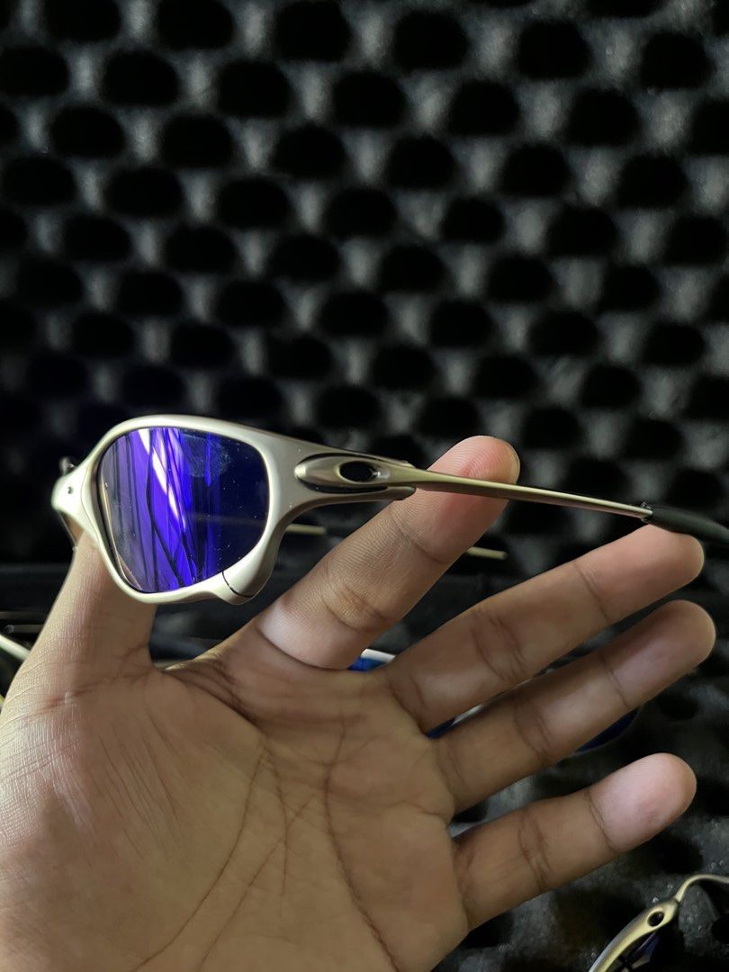 OAKLEY JULIET (Category: Sunglasses & Eyewear) located in Lucena. Submitted by mddlchld (Listing ID 1465024873, Image 3). Description: OAKLEY JULIET BLUE SHADES CODED | ALL METALS MATERIAL FROM JAPAN SURPLUS NO ISSUES AT ALL ₱3,000.