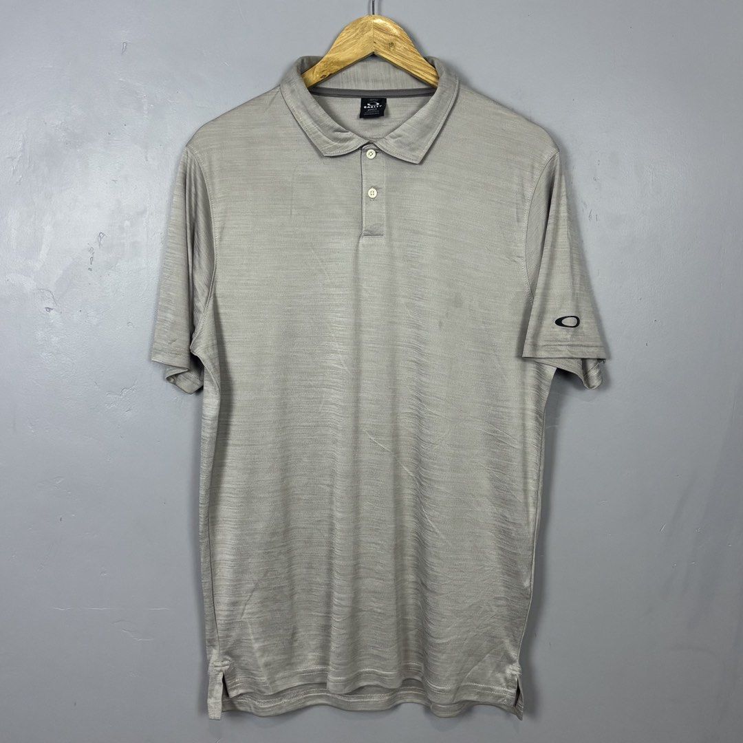 OAKLEY MEN’S AERO HYDROLIX POLO (Category: Tshirts & Polo Shirts ) located in Mabalacat. Submitted by doughnutthrift (Listing ID 1465087704, Image 1). Description: OAKLEY MEN’S AERO HYDROLIX POLO Excellent condition W- 22” L- 28-29” No issues.