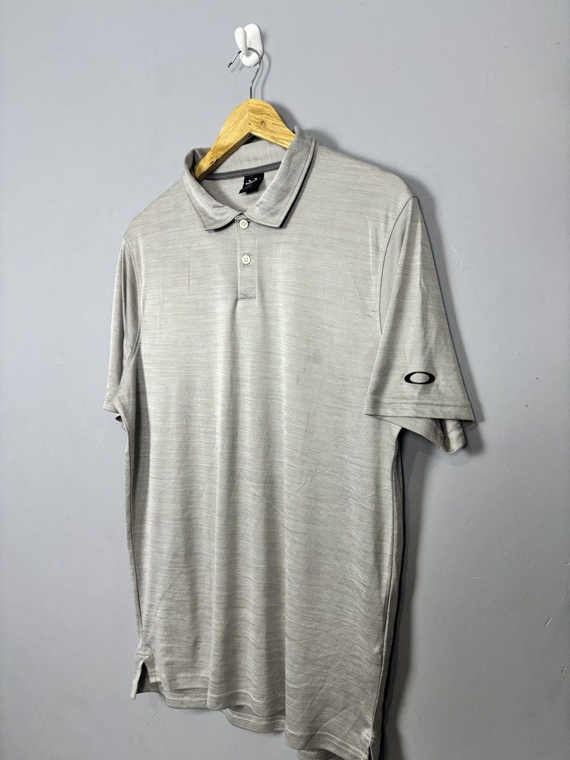 OAKLEY MEN’S AERO HYDROLIX POLO (Category: Tshirts & Polo Shirts ) located in Mabalacat. Submitted by doughnutthrift (Listing ID 1465087704, Image 2). Description: OAKLEY MEN’S AERO HYDROLIX POLO Excellent condition W- 22” L- 28-29” No issues.