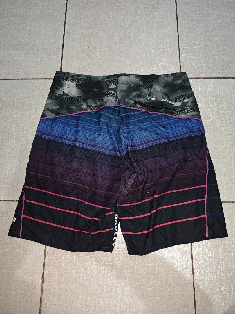 Oakley O Stretch Ripstop Board Shorts Size 34 (Category: Swim Trunks & Board Shorts) located in Manila. Submitted by lilianapat52117 (Listing ID 1465065976, Image 2). Description: OAKLEY BLADE O B/S STRETCH RIPSTOP SIZE 34 ON TAG WAIST 34-35 LENGTH 20½ EUC SCRATCHES/RUNS 650.