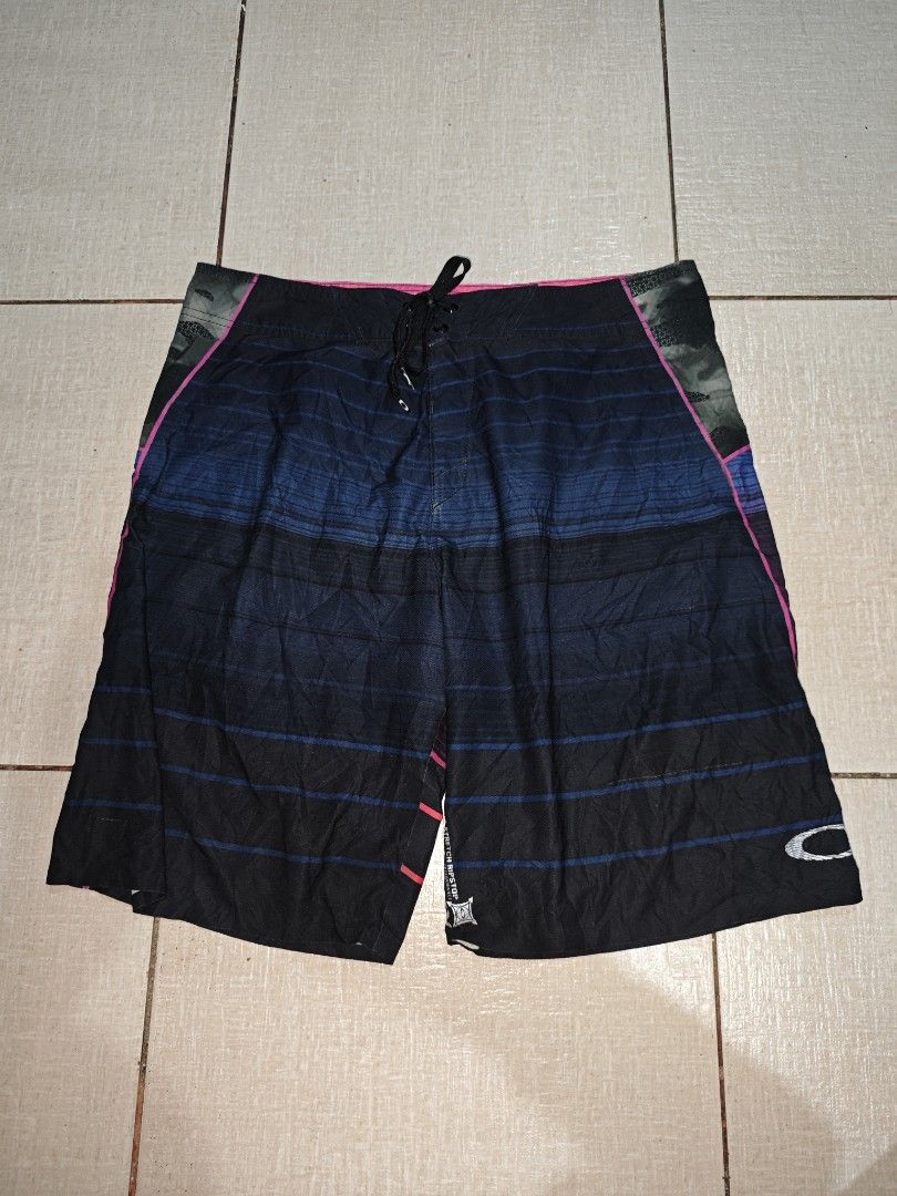 Oakley O Stretch Ripstop Board Shorts Size 34 (Category: Swim Trunks & Board Shorts) located in Manila. Submitted by lilianapat52117 (Listing ID 1465065976, Image 1). Description: OAKLEY BLADE O B/S STRETCH RIPSTOP SIZE 34 ON TAG WAIST 34-35 LENGTH 20½ EUC SCRATCHES/RUNS 650.