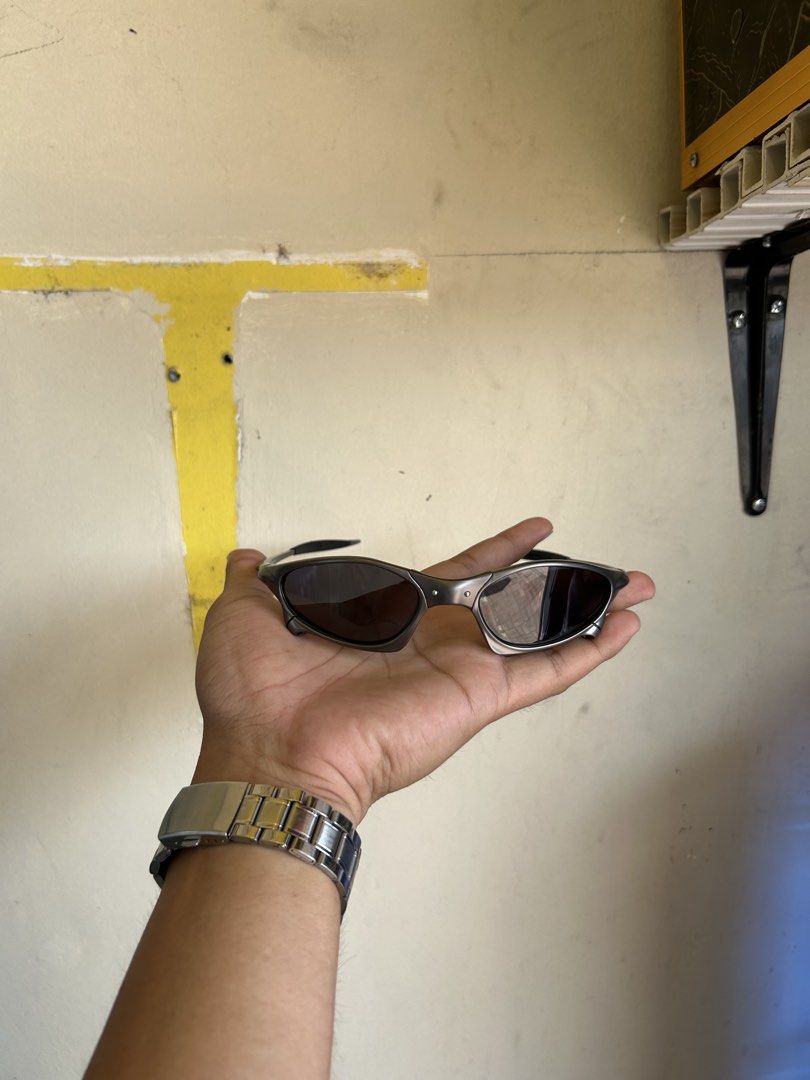 OAKLEY PENNY (Category: Sunglasses & Eyewear) located in Manila. Submitted by cy_bakz (Listing ID 1465067556, Image 2). Description: Japan surplus bought Without inclusion In excellent condition .
