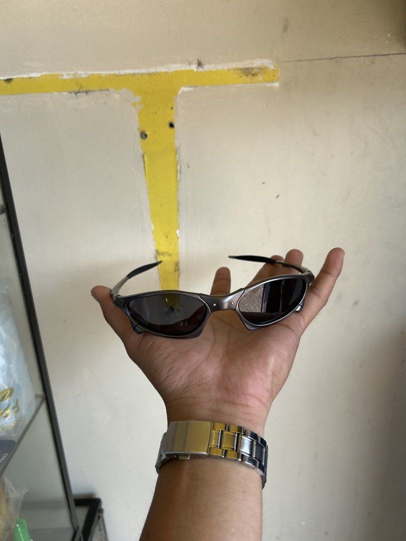 OAKLEY PENNY (Category: Sunglasses & Eyewear) located in Manila. Submitted by cy_bakz (Listing ID 1465067556, Image 1). Description: Japan surplus bought Without inclusion In excellent condition .