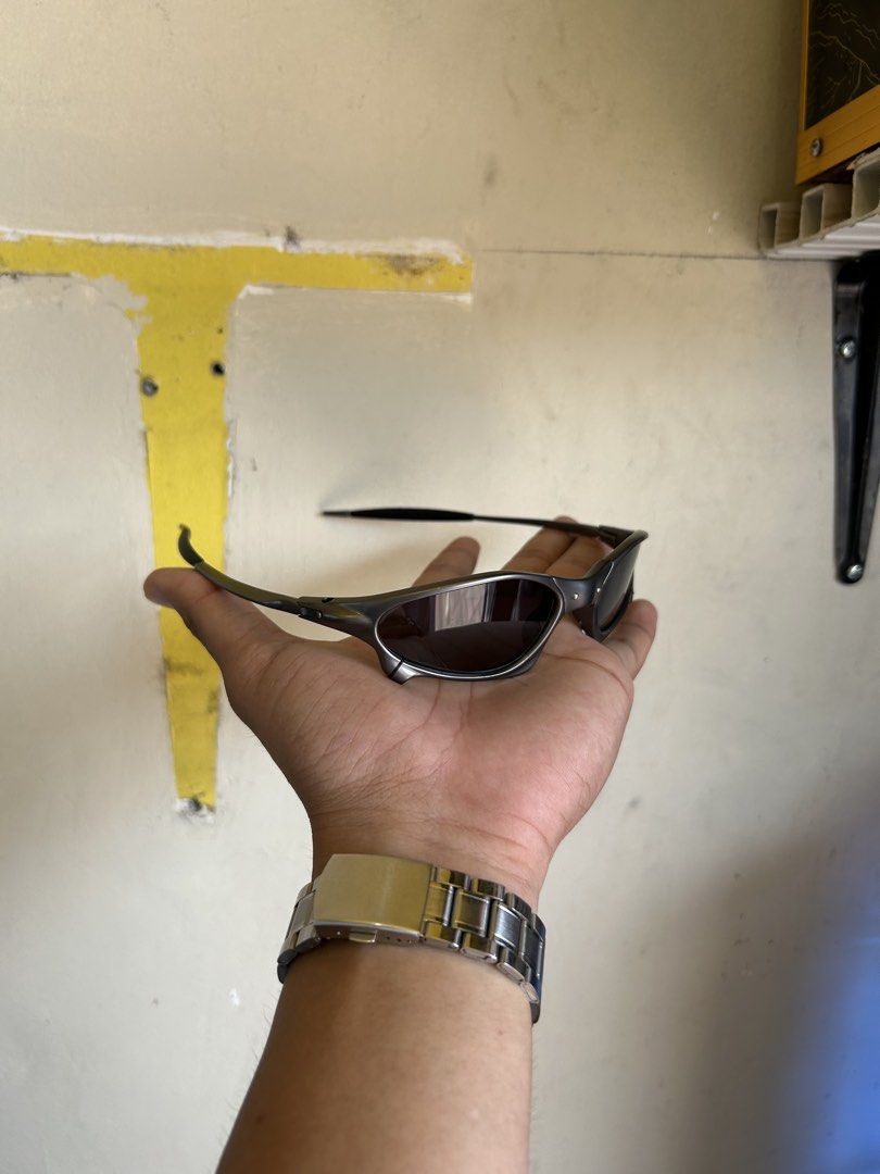 OAKLEY PENNY (Category: Sunglasses & Eyewear) located in Manila. Submitted by cy_bakz (Listing ID 1465067556, Image 3). Description: Japan surplus bought Without inclusion In excellent condition .