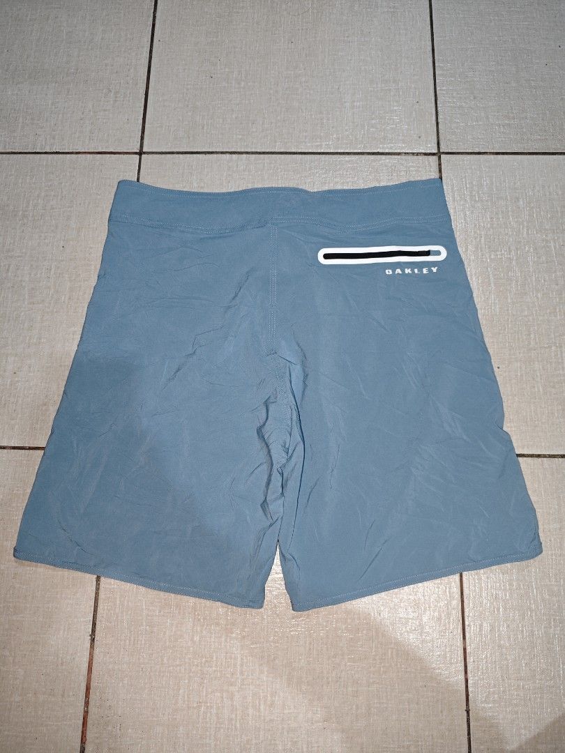 Oakley Performance Fit Board Shorts Blue Size 32 (Category: Swim Trunks & Board Shorts) located in Manila. Submitted by lilianapat52117 (Listing ID 1465066414, Image 3). Description: OAKLEY PERFORMANCE FIT B/S BLUE GREY US 32 JPN 34 WAIST 32-34 LENGTH 18½ EUC NO ISSUES 800.