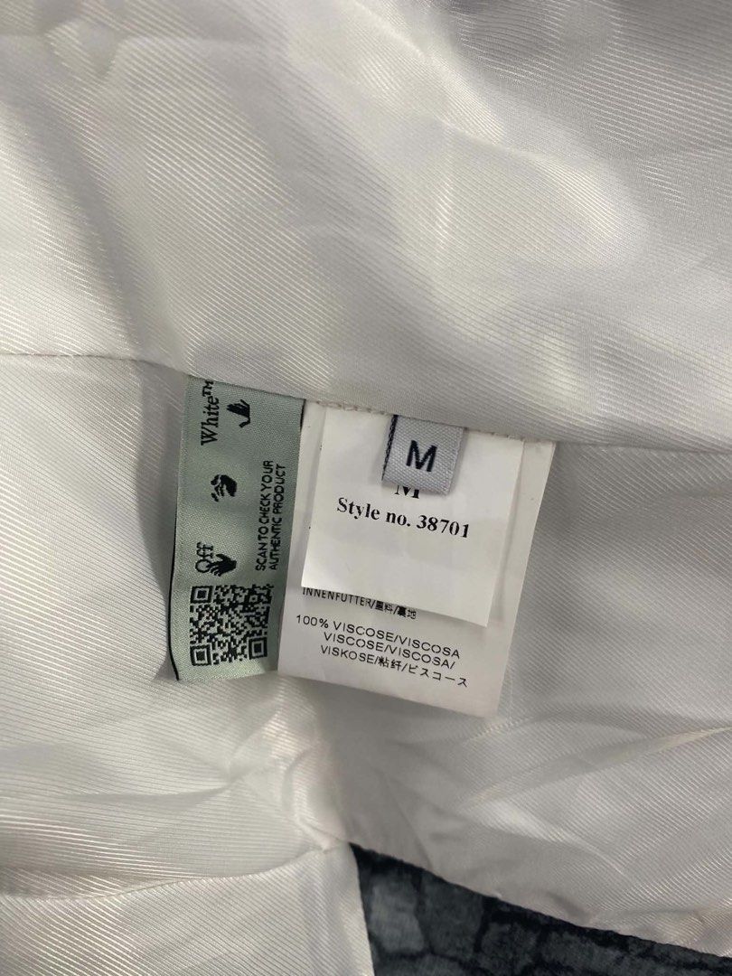 Off white (Category: Others Tops) located in Manila. Submitted by vizcarrach03925 (Listing ID 1464979555, Image 3). Description: .
