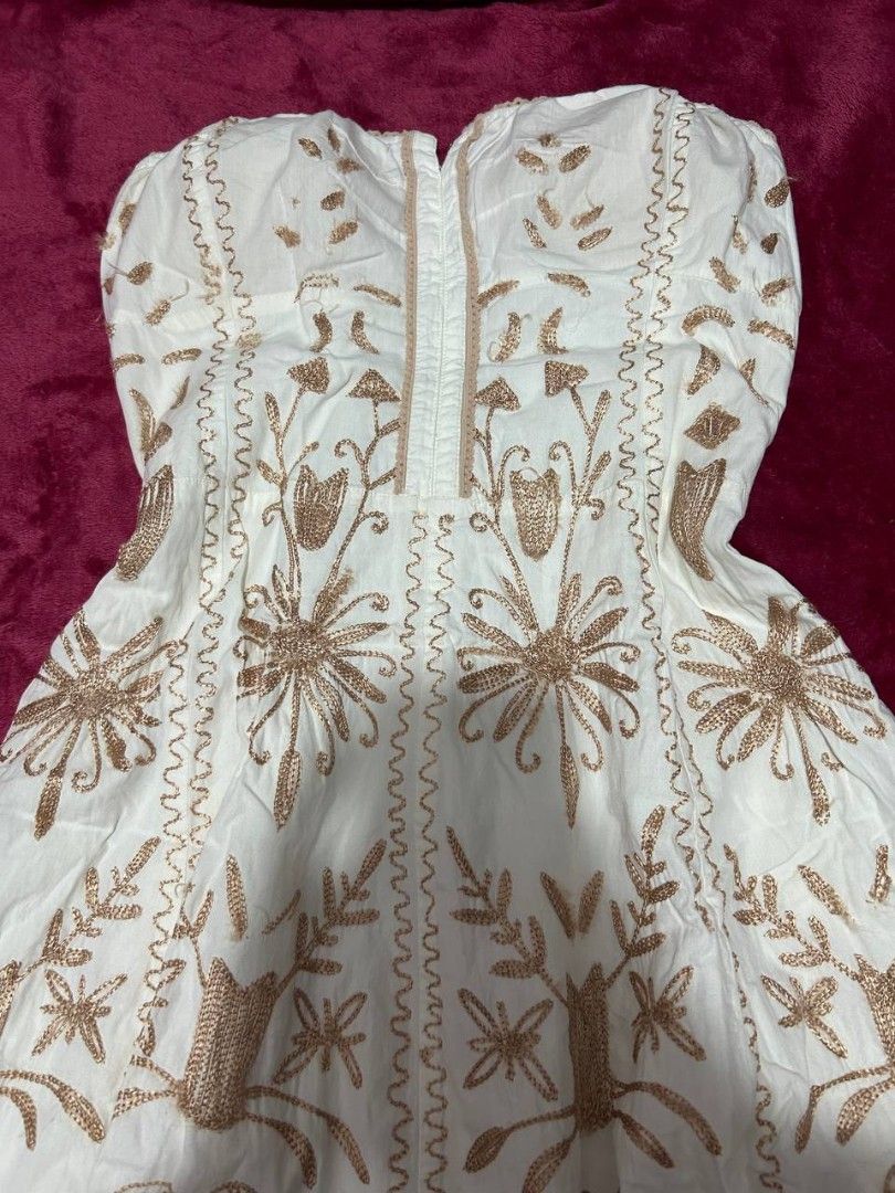 Off white beach dress padded (Category: Dresses) located in Manila. Submitted by coolstuffs__ (Listing ID 1465163736, Image 3). Description: .
